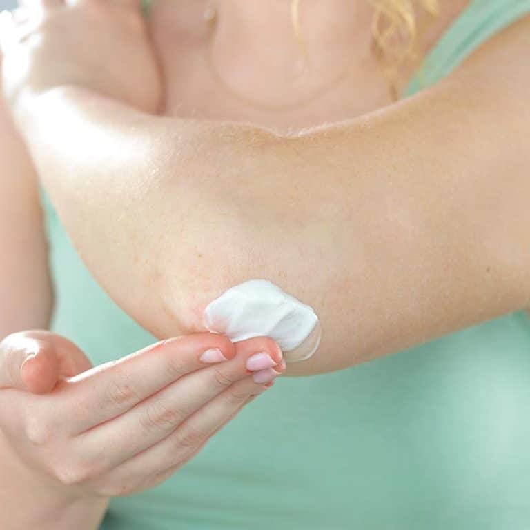 Woman applying Bragan’s atopic cream on her elbow