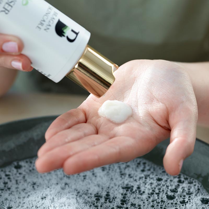 eczema flare up on face, snail filtrate, snail mucin, snail slime, benefit of snail slime, benefits of snail mucus, snail secretion benefits,